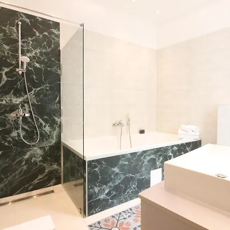 公寓 History - Authentic Heritage *