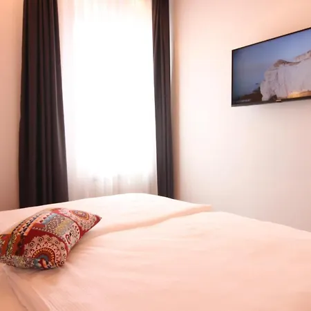 Apartman History *